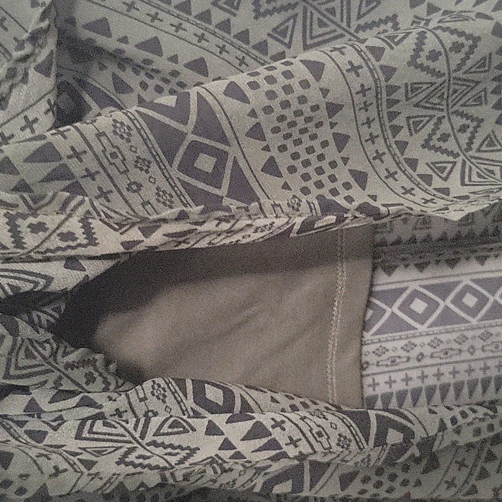 Inis Tribal Geometric High-Low Asymmetrical Skirt Dark Green and Black - Picture 5 of 10